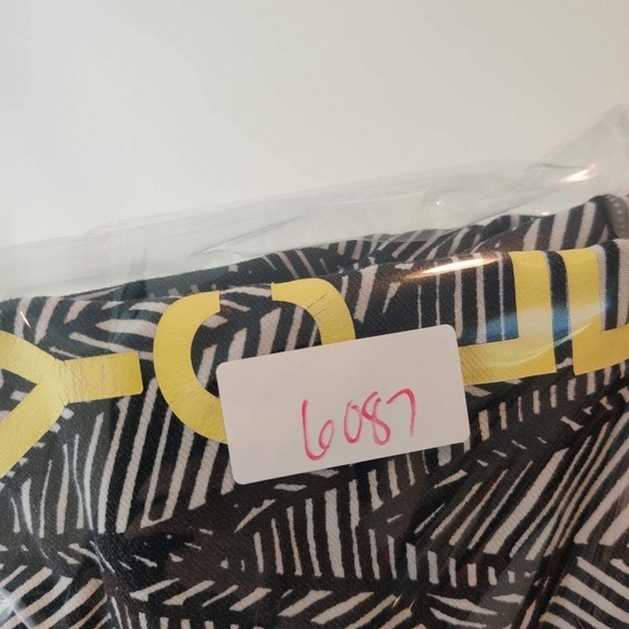 Lululemon x Soulcycle Leggings Black White Leaf Cropped Roll Down - Picture 9 of 9